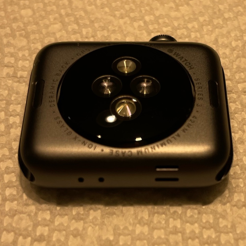 Apple Watch Series 3 42mm GPS + LTE - Picture 5 of 15